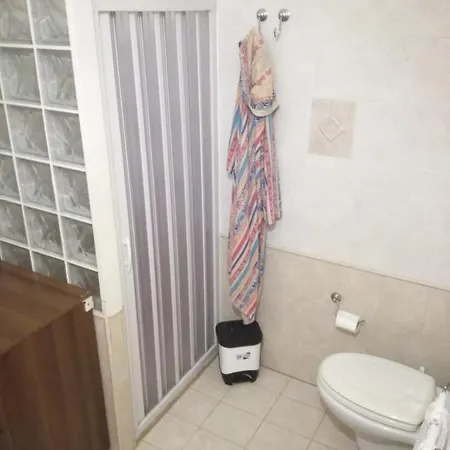 With 3 Bedrooms In With Wifi 17 Km From The Beach
